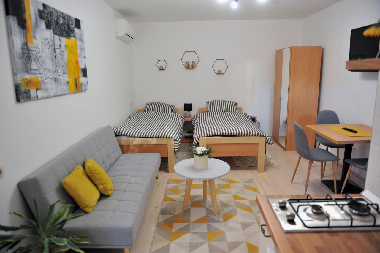 Studio Apartman Bandb Ðakovo エクステリア 写真