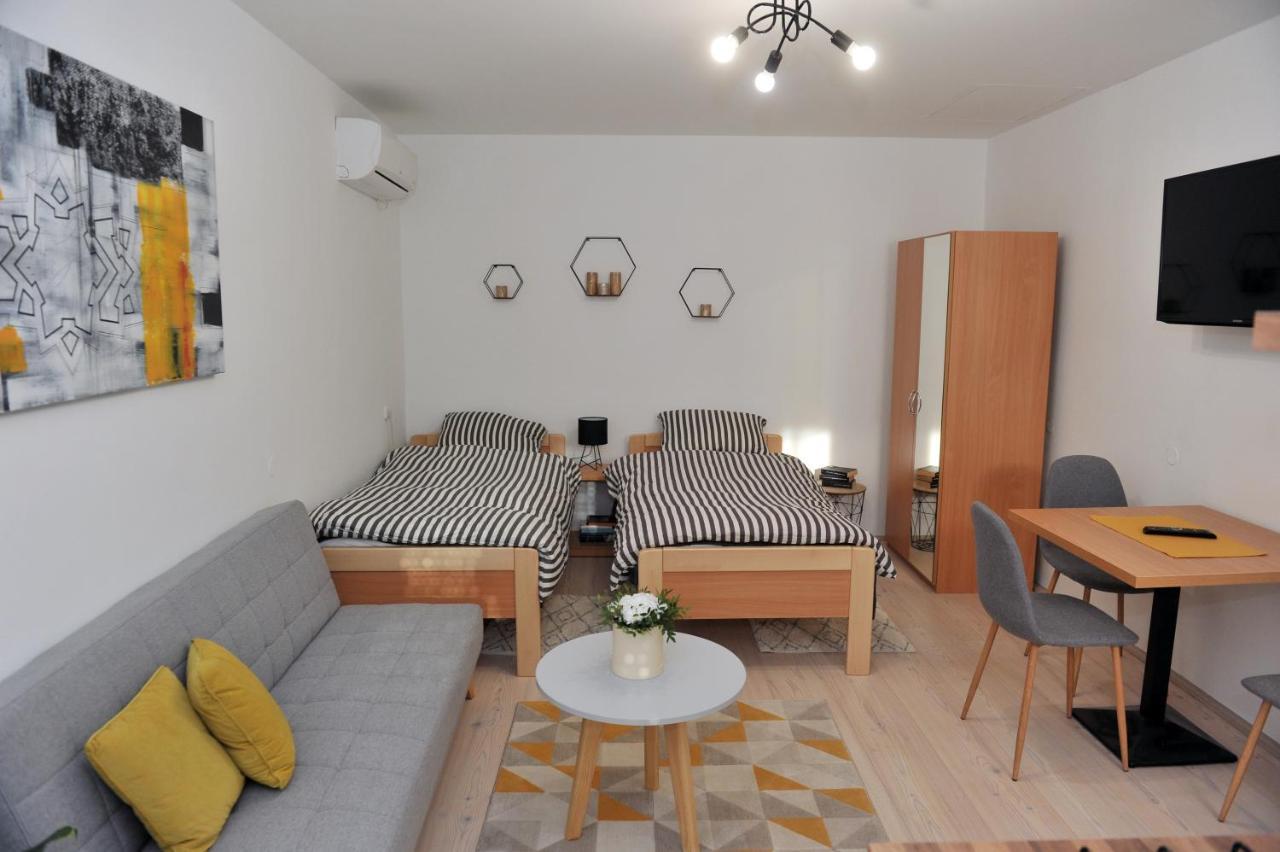Studio Apartman Bandb Ðakovo エクステリア 写真